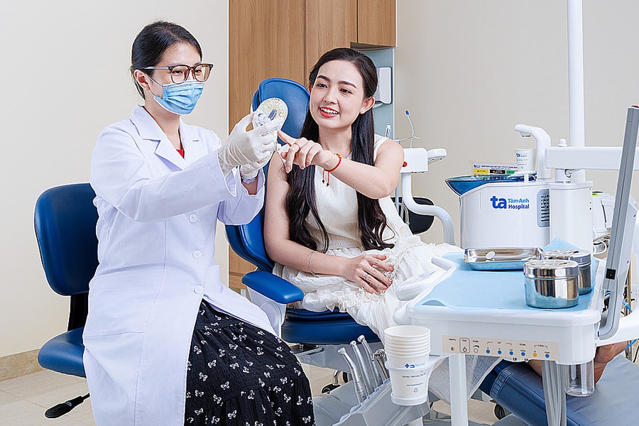 Vì sao mọc răng khôn gây đau và hôi miệng?