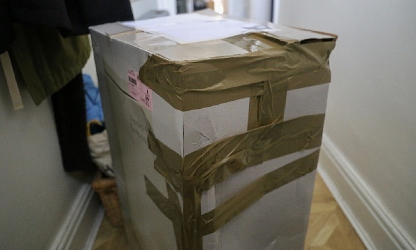 Trốn trong thùng chuyển phát nhanh để đột nhập nhà dân, cướp vàng