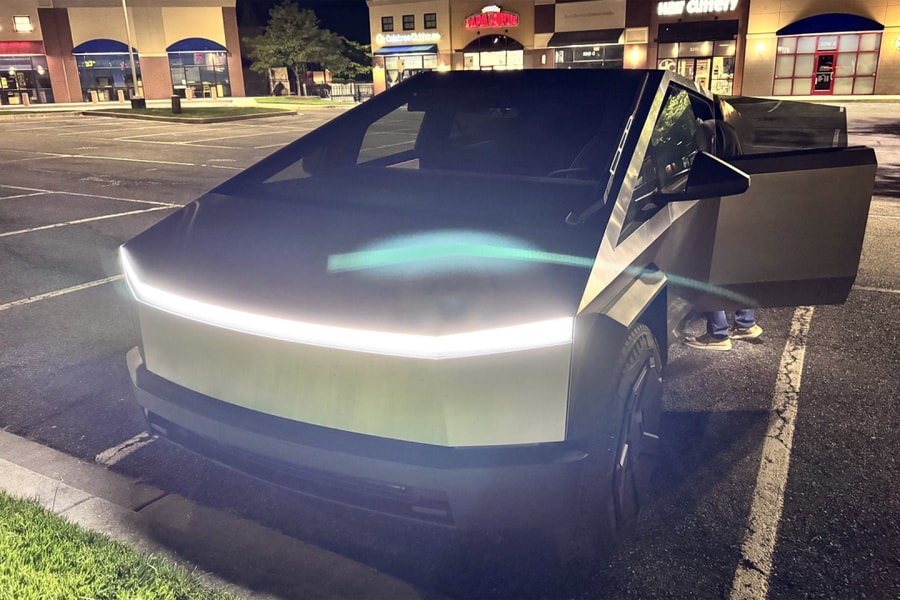 Tesla phải sửa đèn cho 63.000 xe vì quá chói