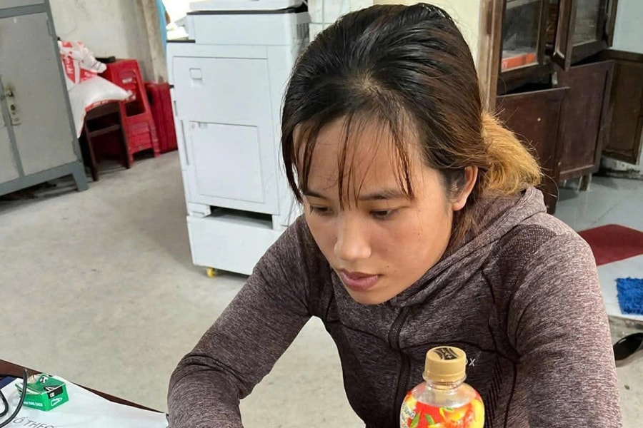 Cô gái quật ngã cụ ông 89 tuổi, cướp vàng