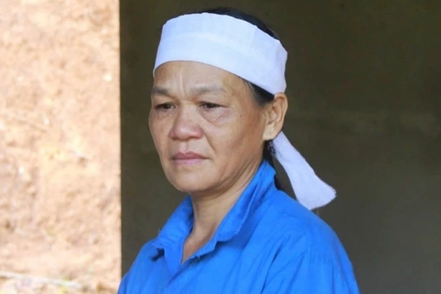 Giọt nước mắt của 2 chị em ruột sau bão lũ