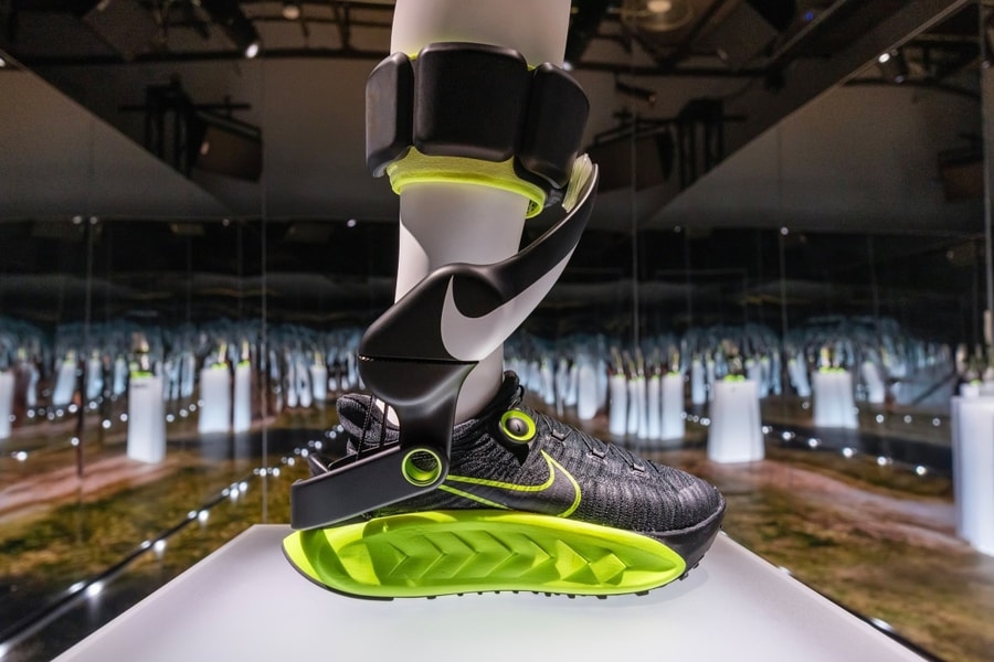 Nike ra mắt đôi giày điện đầu tiên trong lịch sử