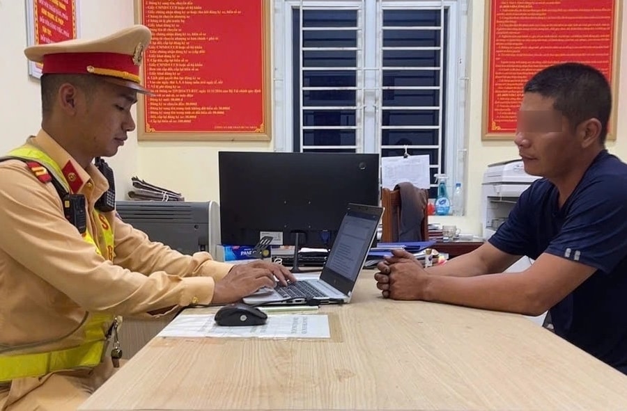 Xử phạt tài xế dương tính ma túy lái xe đánh võng trên đường