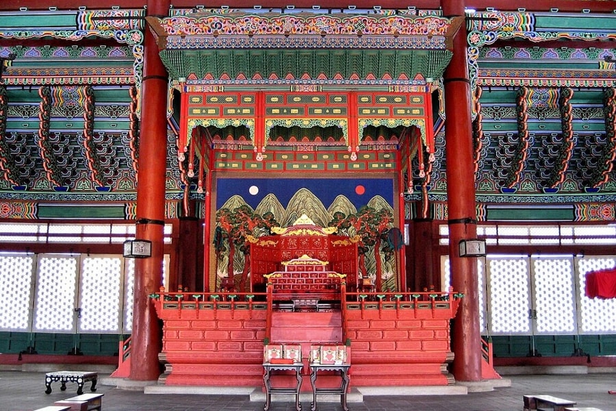 Cựu đệ nhất phu nhân Hàn bị tố từng ngồi lên ngai vàng Joseon