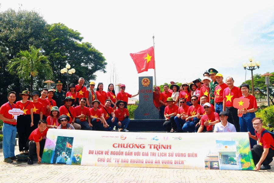 “Dấu ấn vùng biên”: Hành trình ấn tượng tham quan cột mốc biên giới
