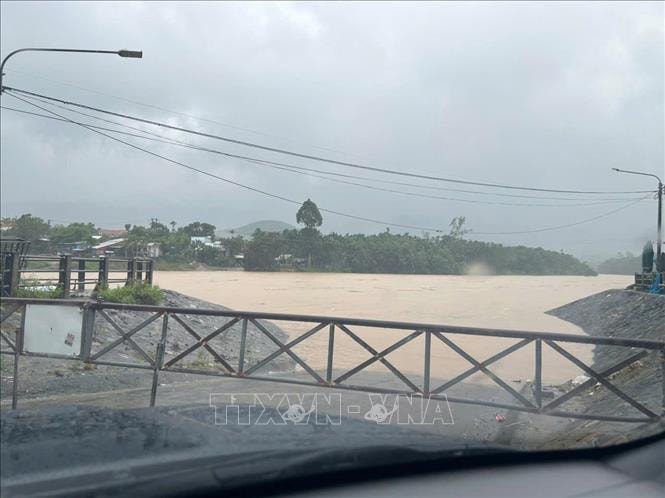 Đà Nẵng: Ứng phó với nguy cơ sạt lở tiếp, nước sông dâng cao tại một số xã miền núi