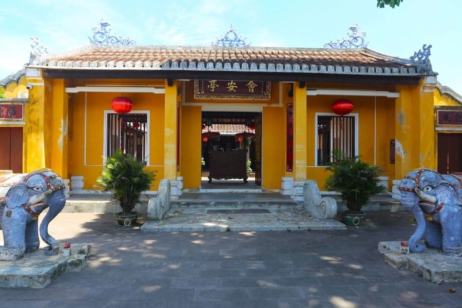 Đình cổ 300 năm tuổi đặt tên theo cặp voi chầu, lưu giữ 10 đạo sắc phong