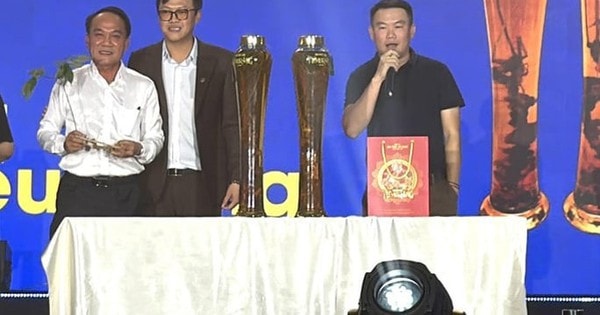 Cây trầm hương 55kg được đấu giá 900 triệu đồng