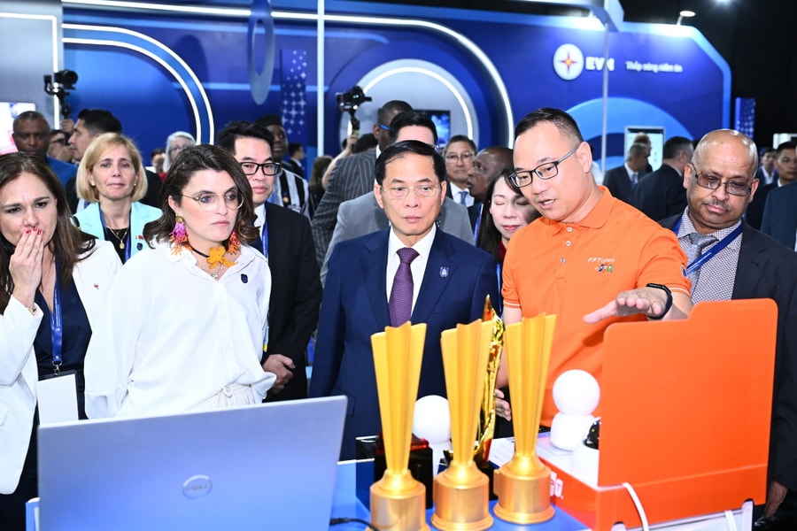 FPT giới thiệu giải pháp bảo mật AI tại Công ước Hà Nội