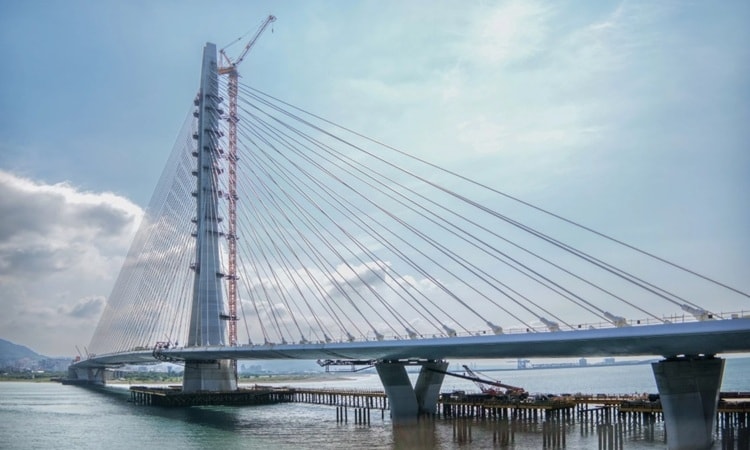 Cầu dây văng bất đối xứng dài nhất thế giới