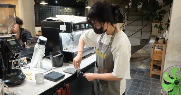 Làm việc ca đêm - cơ hội thu nhập hay vòng xoáy mệt mỏi với sinh viên?