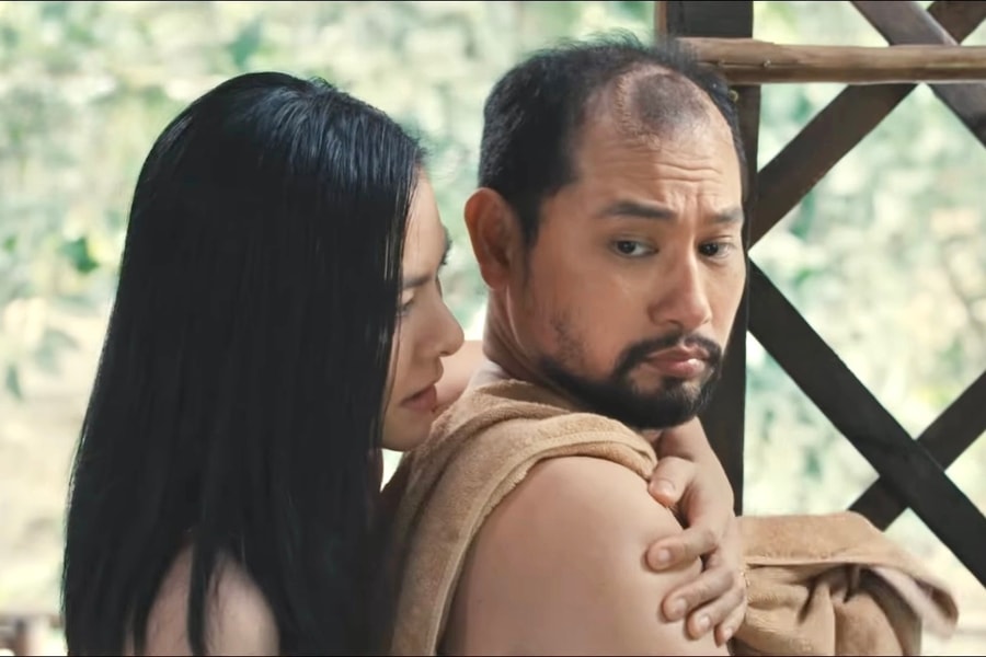 Sự kệch cỡm, ồn ào và lố lăng trong phim 16+ ‘Nhà ma xó’