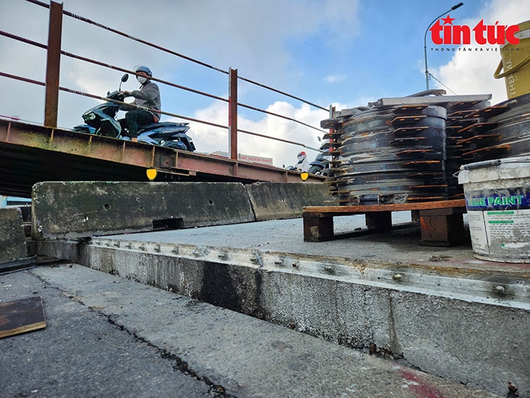 Cầu Bình Phước 1 đã được nâng cao gần 20cm bằng công nghệ kích thủy lực