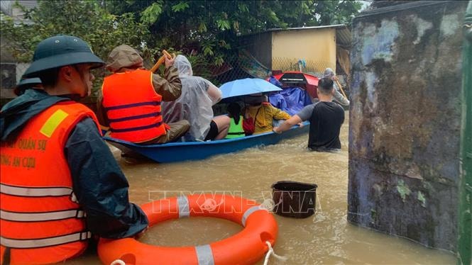 Lượng mưa quá lớn tại Huế và Đà Nẵng trong một ngày đã phá vỡ mọi kỷ lục