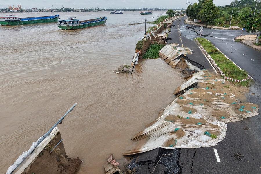 Đường ở miền Tây bị sông Tiền 'nuốt chửng'