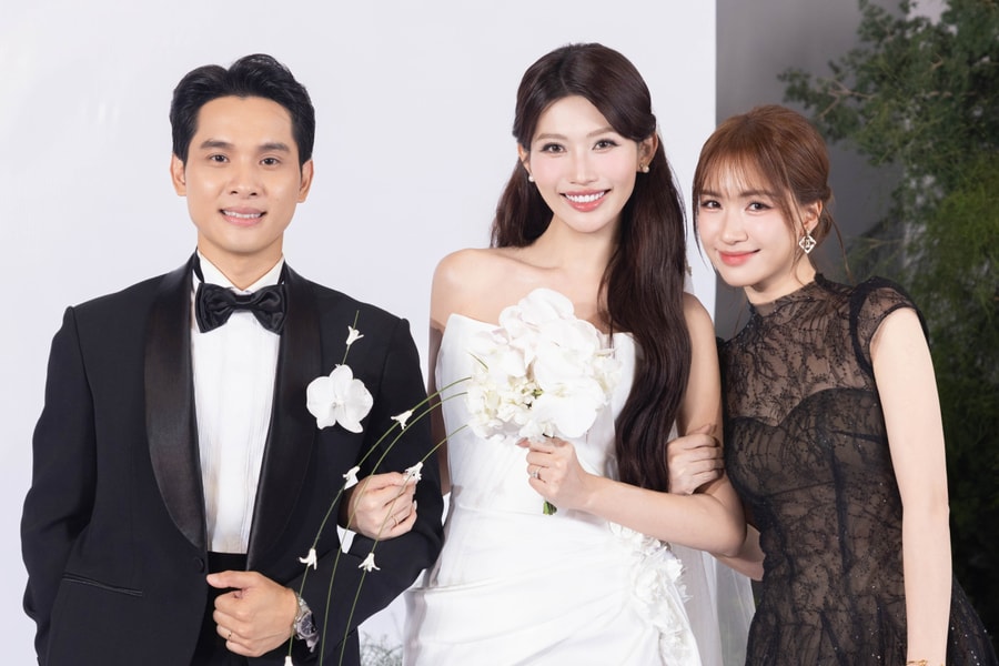 Hòa Minzy được tặng 4 phong bì ở lễ cưới Quỳnh Châu