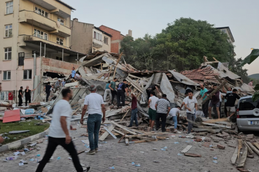 Động đất 6,1 độ Richter làm rung chuyển Thổ Nhĩ Kỳ, nhiều tòa nhà bị hư hại