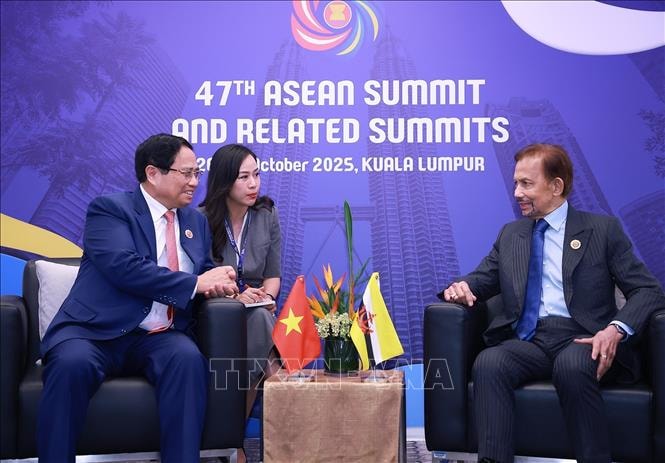 Thủ tướng Phạm Minh Chính gặp Quốc vương Brunei Hassanal Bolkiah