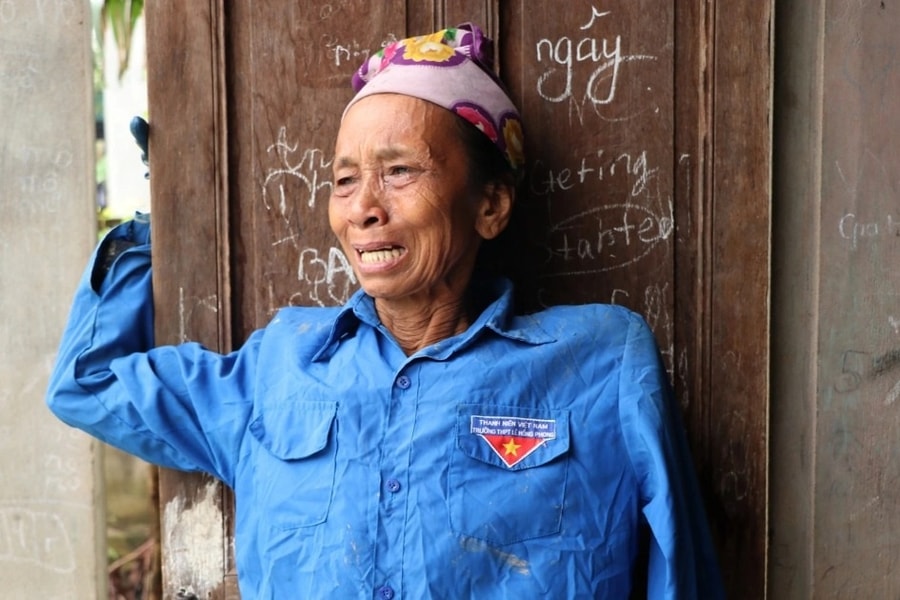 Người phụ nữ "khổ từ trong trứng”, còn một tay, mơ nền nhà cao chống lụt