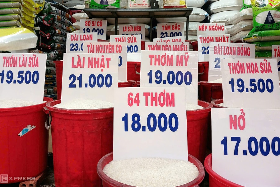 Giá bán lẻ gạo trong nước neo cao dù xuất khẩu lao dốc