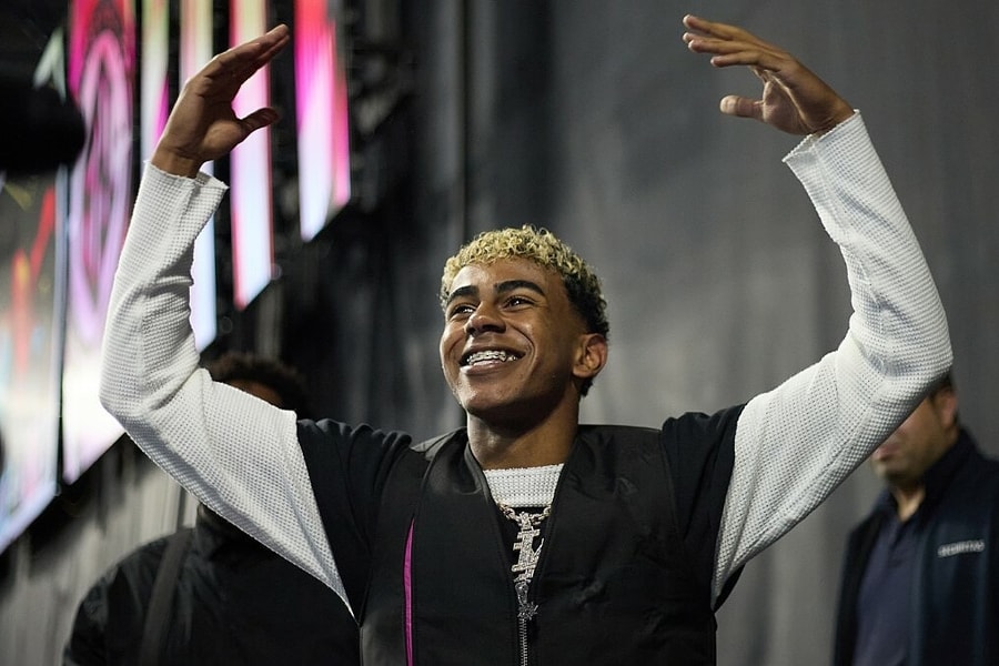 Yamal mua biệt thự cũ của Pique, Shakira