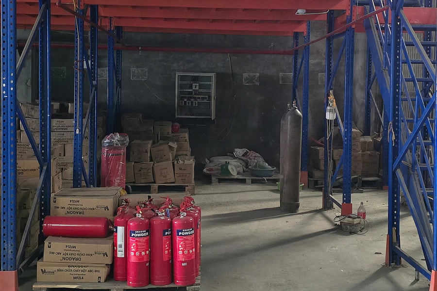 Nhiều người lo mất an toàn khi hàng triệu bình chữa cháy giả được bán