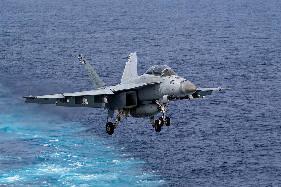 Máy bay Mỹ liên tiếp rơi ở Biển Đông có thể do dầu nhiễm bẩn