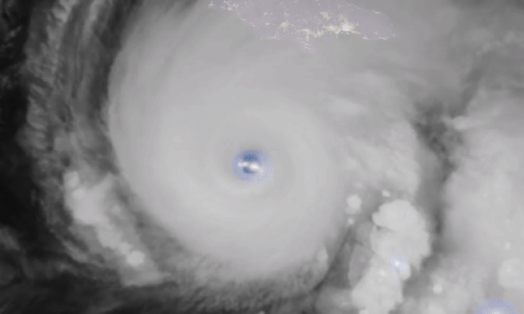 Cơn bão mạnh nhất năm nay càn quét Caribe