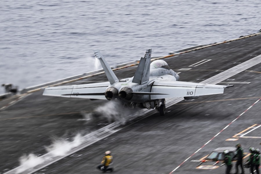 Trung Quốc ngỏ lời giúp Mỹ trong vụ rơi máy bay ở Biển Đông