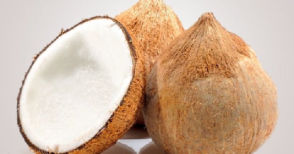 Bất ngờ với giá dừa khô ở miền Tây