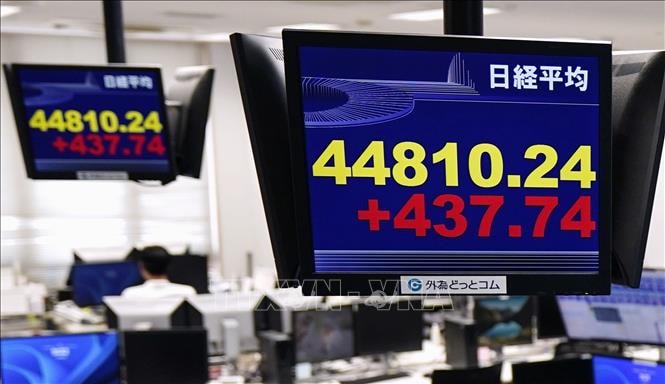 Chứng khoán châu Á bùng nổ, chỉ số Nikkei 225 và Kospi lập đỉnh lịch sử