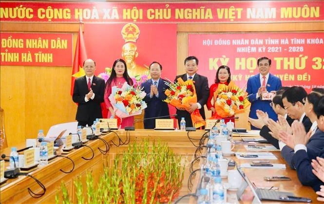 Bầu các chức danh lãnh đạo mới của HĐND và UBND tỉnh Hà Tĩnh