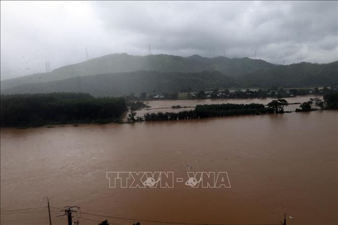 Đà Nẵng: Lắp Trạm thu - phát sóng dã chiến tại vùng bị mưa lũ cô lập
