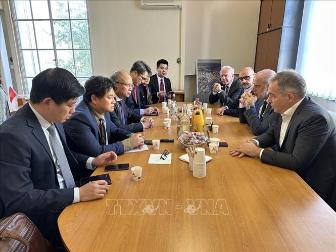 Thúc đẩy hợp tác nông nghiệp, giáo dục và ứng phó biến đổi khí hậu giữa Việt Nam - Pháp