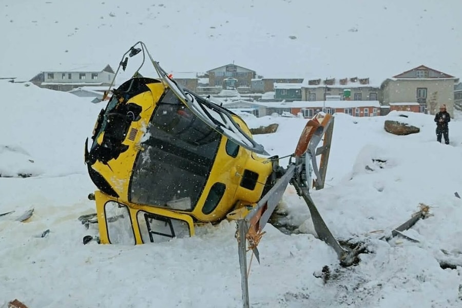 Bão tuyết làm tê liệt hoạt động du lịch ở Everest