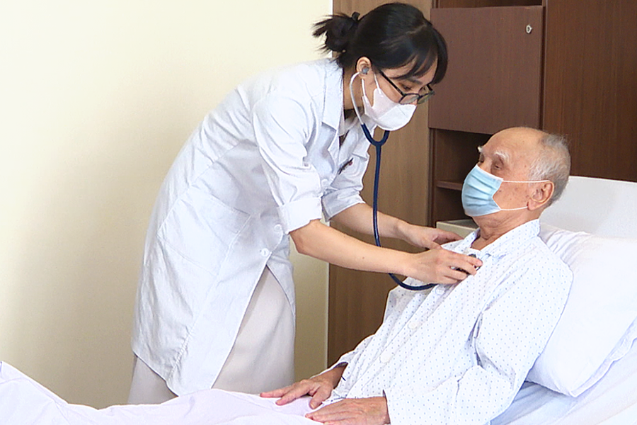 Phù chân tay do nhiễm giun lươn