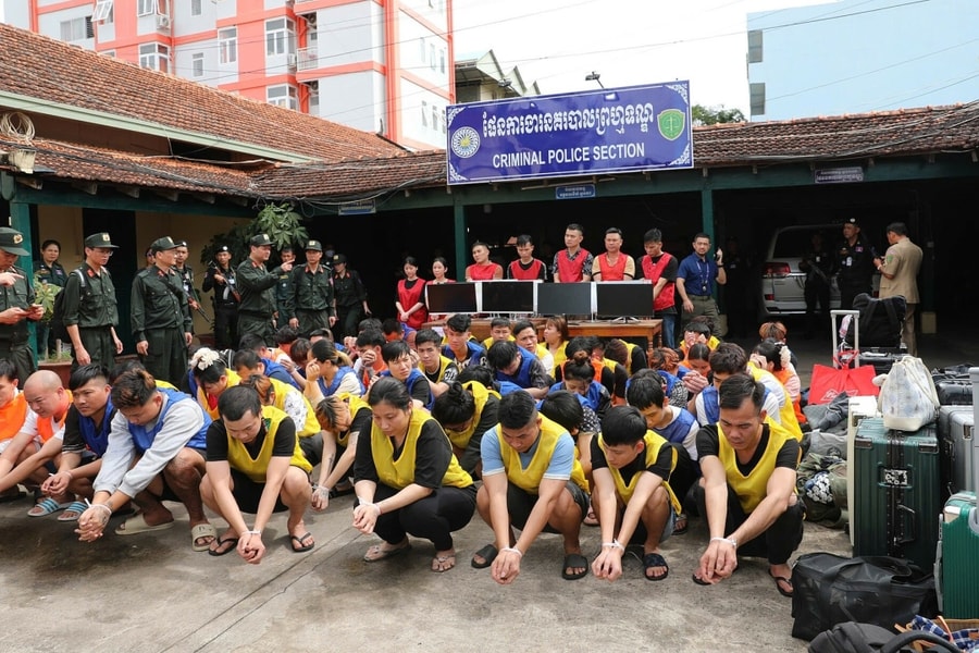 Công an Việt Nam đột kích 'ổ' lừa đảo ở Campuchia, bắt 59 người