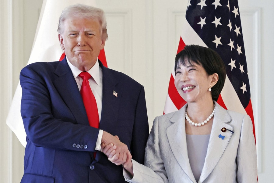 Ông Trump khen nữ Thủ tướng Nhật 'bắt tay rất chặt'