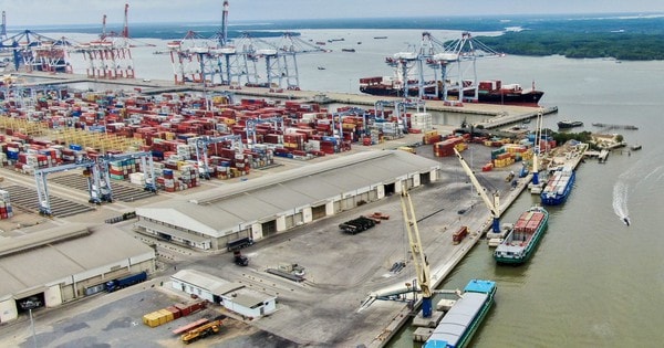 Tăng tốc để TP HCM tăng trưởng (*): Gỡ điểm nghẽn thể chế