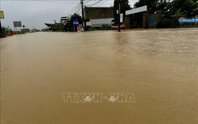 Ứng phó với mưa lớn và đảm bảo an toàn hệ thống đê điều tại miền Trung