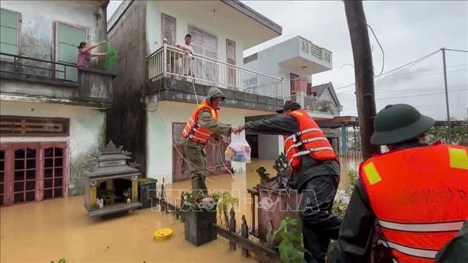Những suất cơm nghĩa tình giữa tâm lũ
