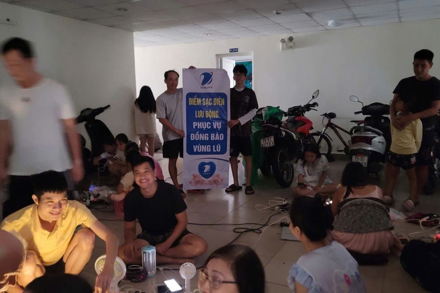 Các nhà mạng ứng phó khẩn cấp với mưa lũ miền Trung, duy trì thông tin thông suốt