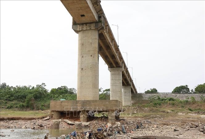 Sự cố cầu sông Lô: Xây dựng phương án đưa người dân qua sông tạm thời