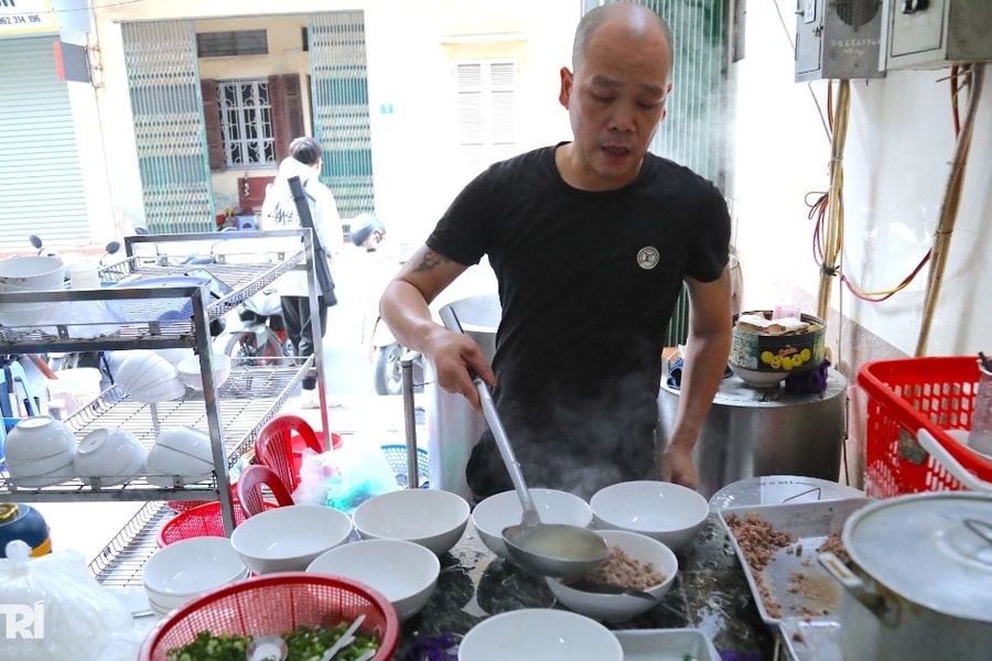 Quán bún ở Hà Nội giá 20.000 đồng, chủ khẳng định chỉ lãi 2.500 đồng/bát