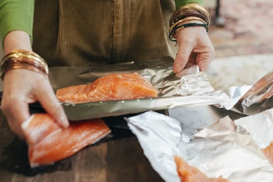 Công dụng của hai mặt giấy nhôm thực phẩm có thể bạn không biết