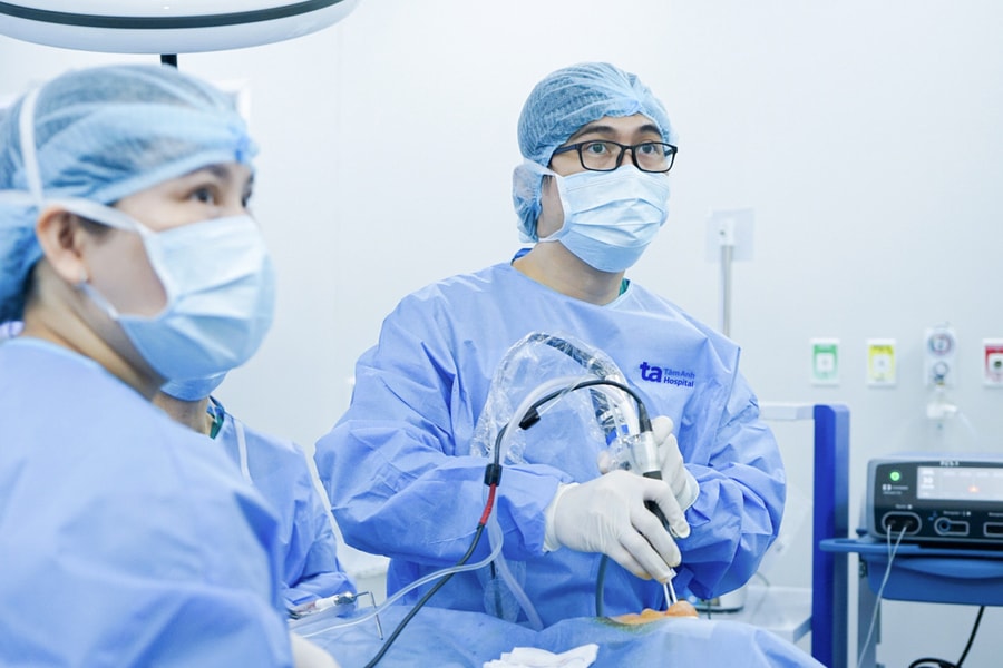 Polyp tái phát lấp kín hốc mũi người đàn ông