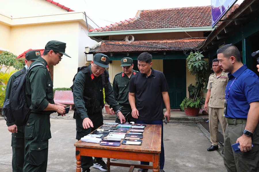 Truy quét nhóm người Việt ở Campuchia gọi điện thoại lừa 8.000 nạn nhân