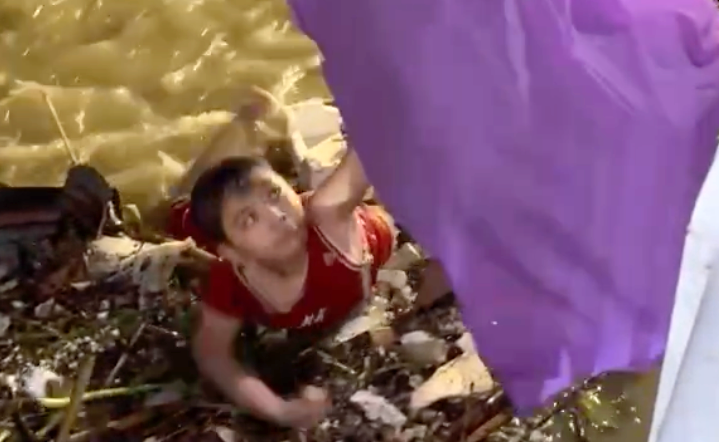 Cứu sống bé trai trôi dạt giữa sông Hàn trong đêm