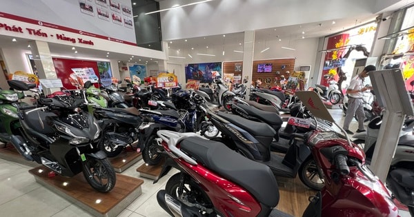 Qua thời hoàng kim, đại lý xe máy chật vật rao bán từng chiếc