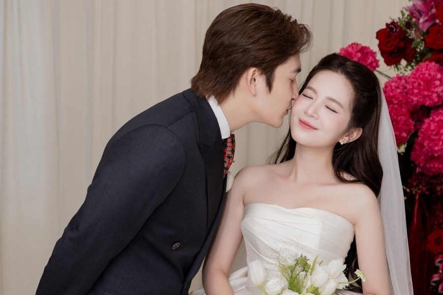 Ngọc Huyền xinh đẹp bên chú rể Đình Tú